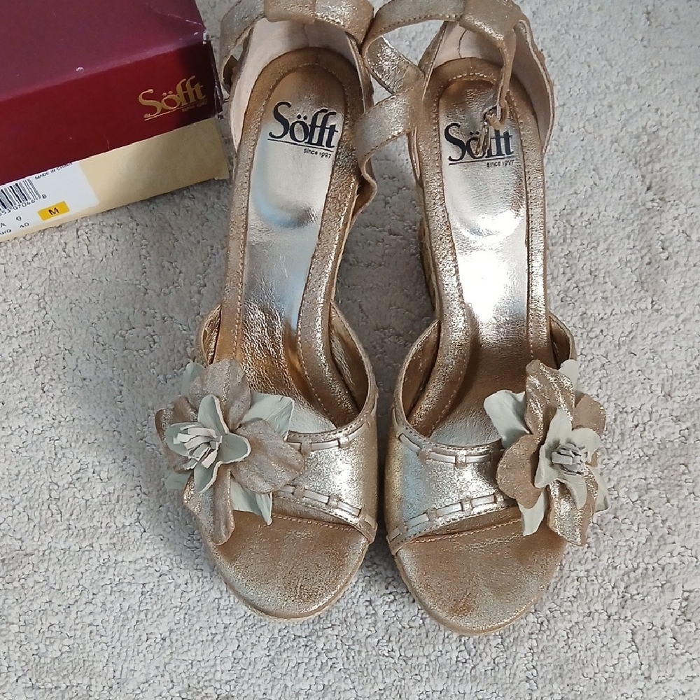 Sofft Wedge Sandals - Picture 3 of 10